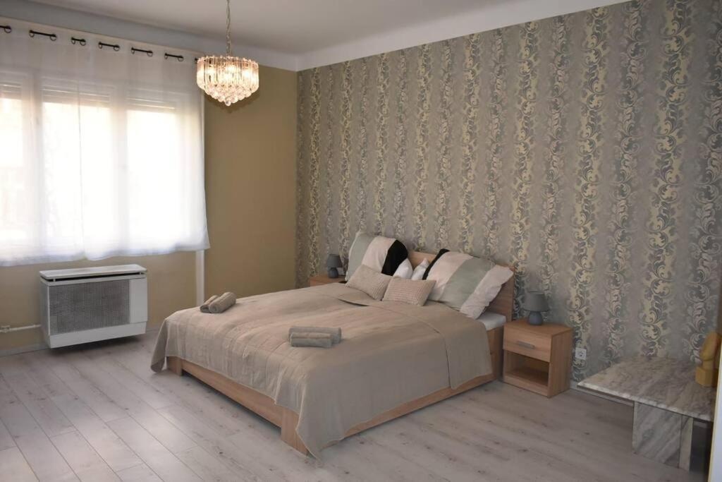 Kenyelmes Lakas Jo Helyen Appartement Boedapest Buitenkant foto